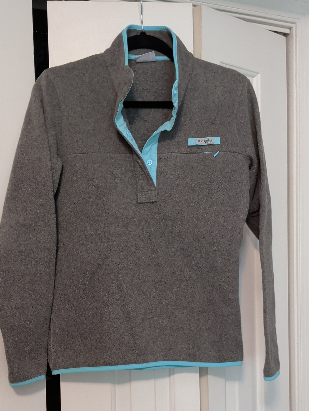 Columbia Women's Gray Fleece Pullover with Light Blue Trim